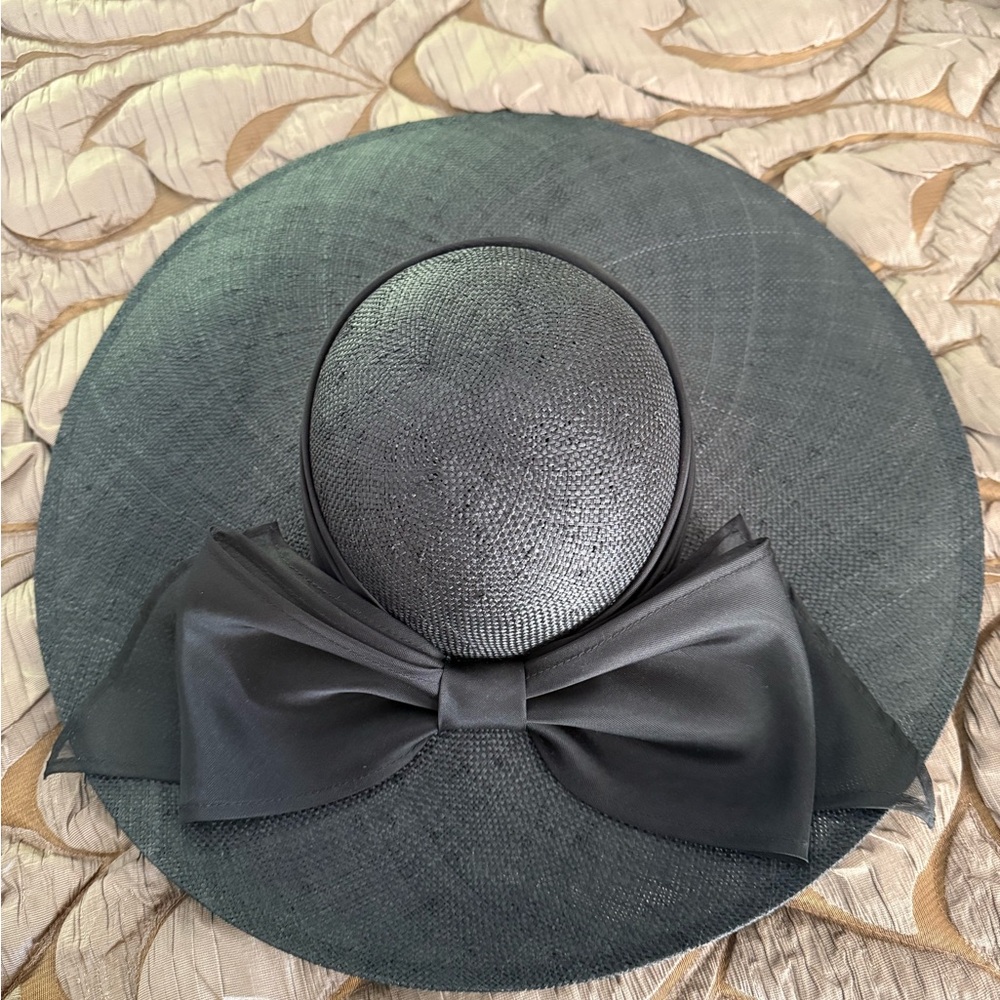 Women's Black Wide-Brim Bow Hat - Elegant Sun & Event
